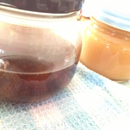 黒砂糖と生姜をプラスして作ってみました～！奥のはジャムです(*^_^*)これから風邪予防に役立ちそうです！